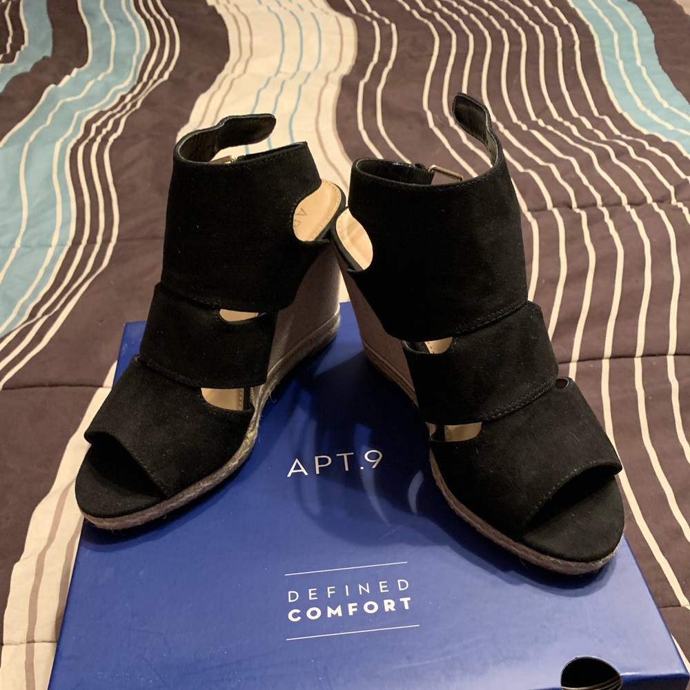 Wedge shoes